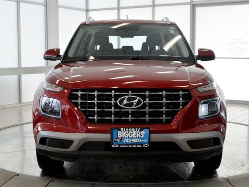 Used 2023 Hyundai Venue Limited image 3