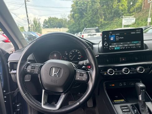 Used 2025 Honda CR-V EX-L image 11