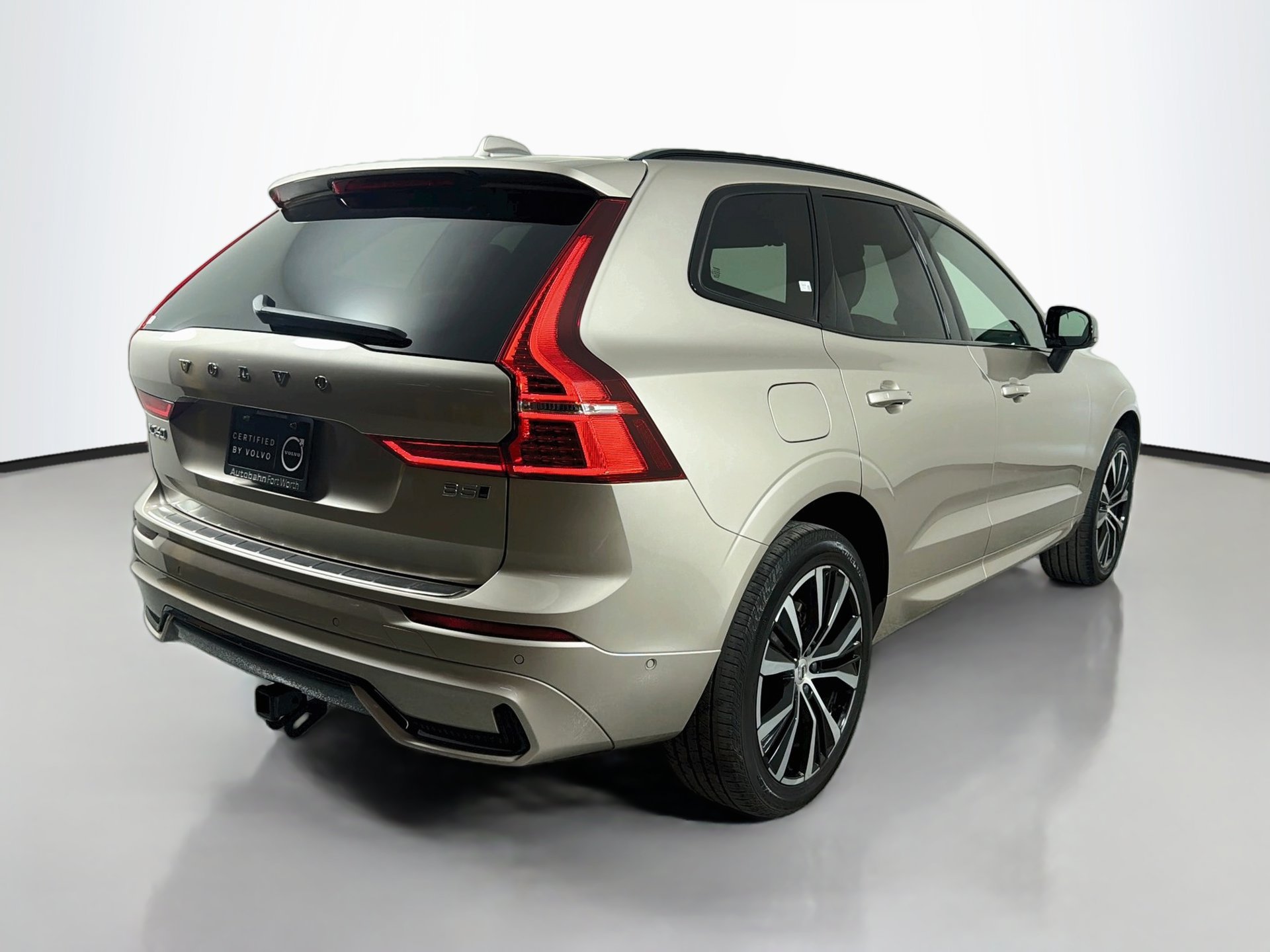 Certified 2023 Volvo XC60 B5 Ultimate w/ Climate Package AWD/4WD image 6