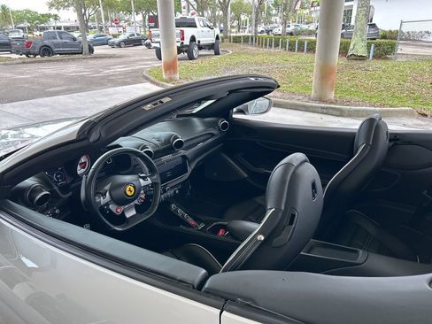Used 2019 Ferrari Portofino RWD image 9
