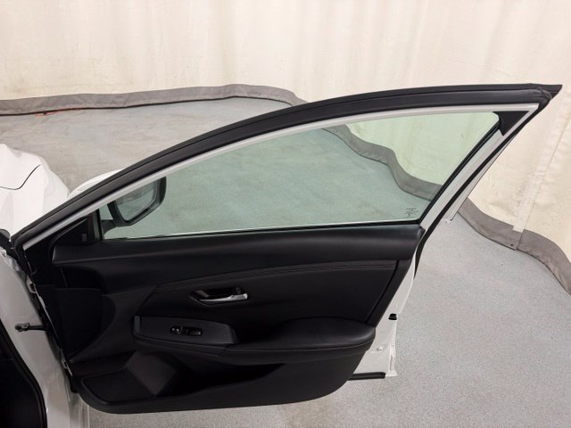 Used 2025 Nissan Sentra SV FWD image 12