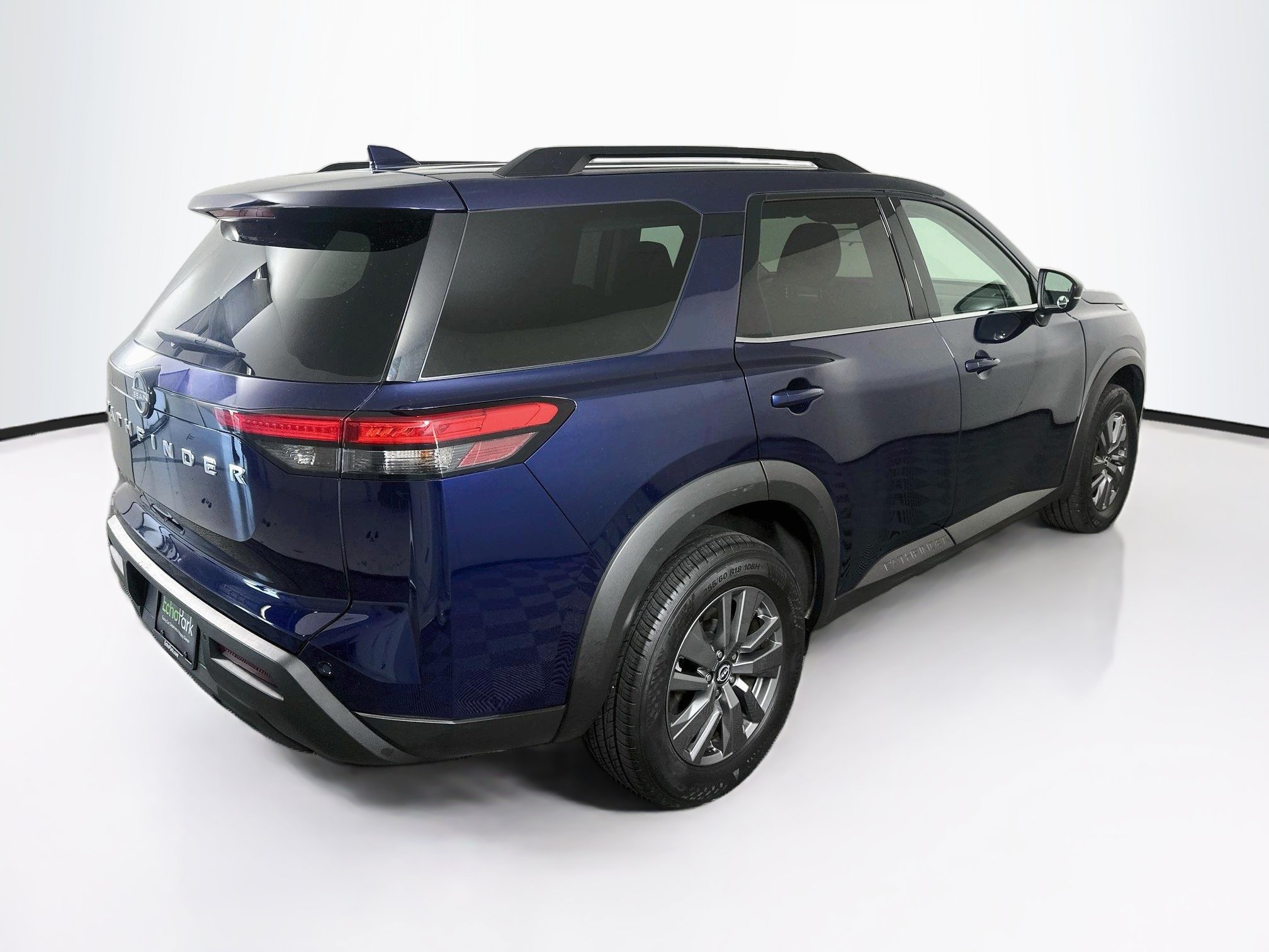 Used 2025 Nissan Pathfinder SV FWD image 9