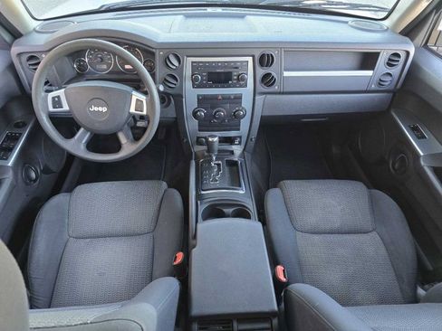 Used 2008 Jeep Commander Sport image 4