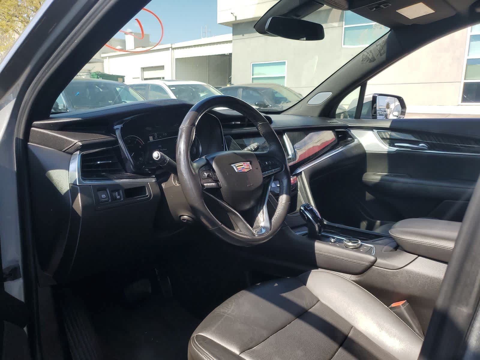 Used 2023 Cadillac XT6 Premium Luxury FWD image 2