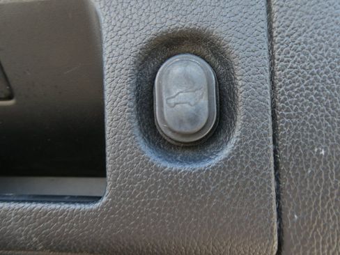 Used 2019 Chevrolet Suburban Premier image 19