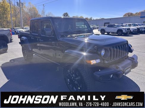 Used 2025 Jeep Gladiator Sport image 1