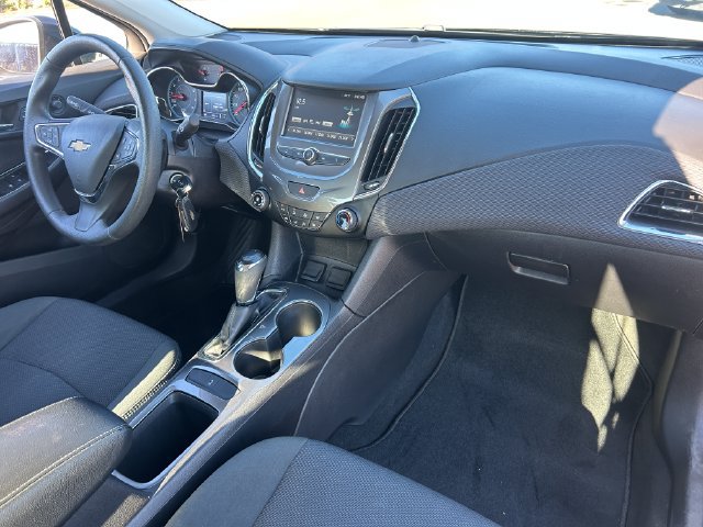 Used 2017 Chevrolet Cruze LT FWD image 28