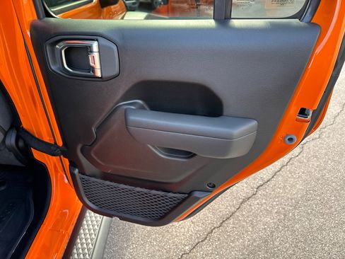 New 2025 Jeep Gladiator Sport image 16