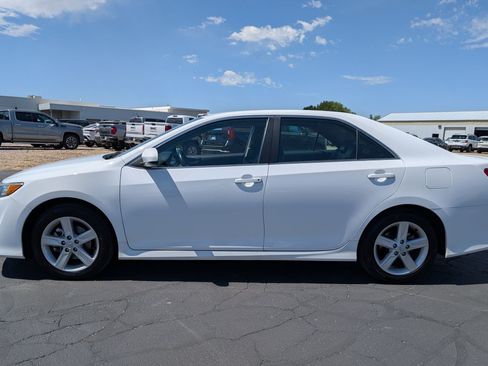 Used 2014 Toyota Camry SE FWD image 9