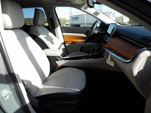 Used 2022 Jeep Compass Limited AWD/4WD image 13