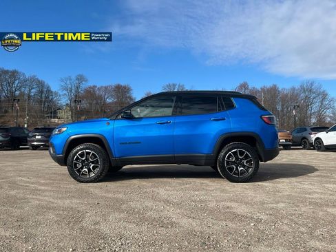Used 2025 Jeep Compass Trailhawk image 16