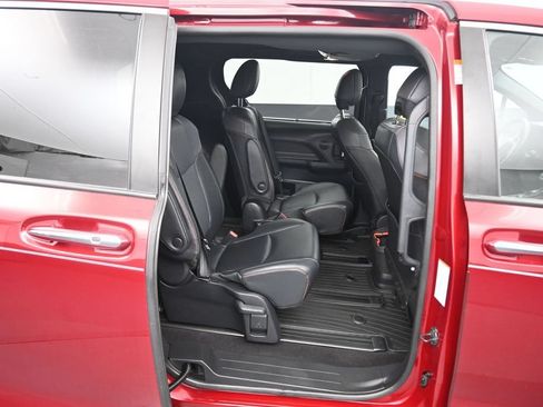 Used 2021 Toyota Sienna XSE FWD image 42
