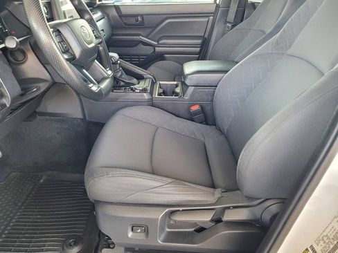 Used 2024 Toyota Tacoma SR5 AWD/4WD image 17