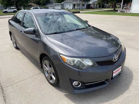 Used 2014 Toyota Camry SE w/ Leather Package FWD image 1