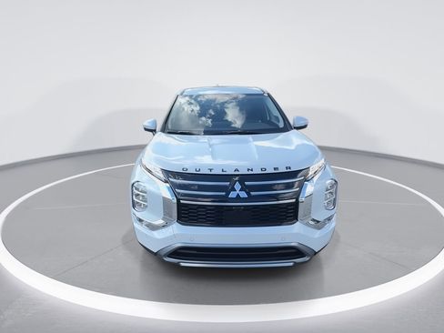 New 2025 Mitsubishi Outlander SE image 3