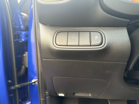 Used 2025 Hyundai Venue SEL FWD image 13