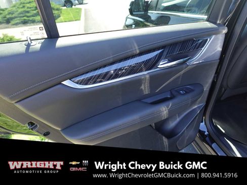 Used 2025 Cadillac XT6 Premium Luxury image 25