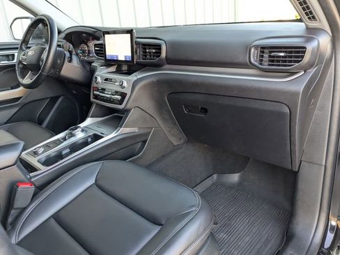 Used 2023 Ford Explorer XLT w/ Equipment Group 202A image 4