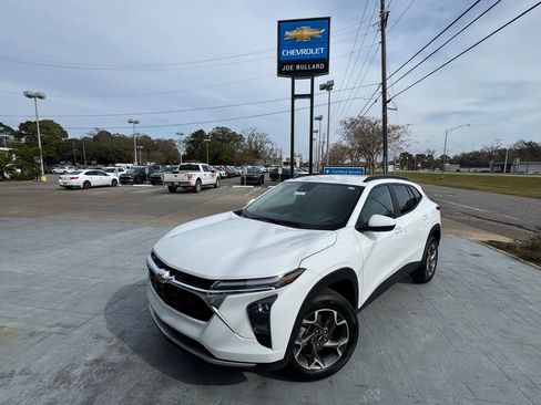 New 2026 Chevrolet Trax LT w/ Driver Confidence Package image 1