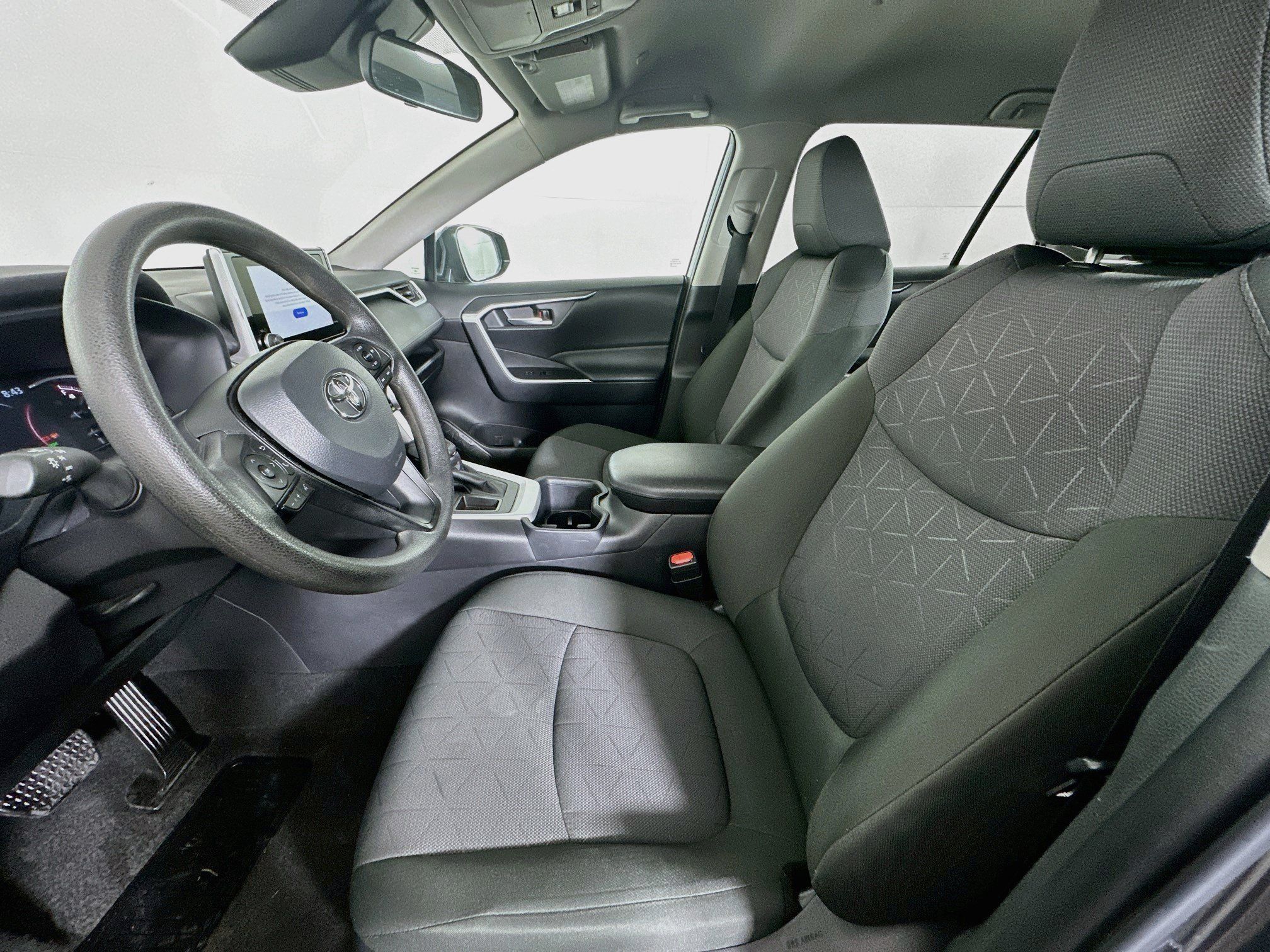Used 2025 Toyota RAV4 XLE FWD image 13