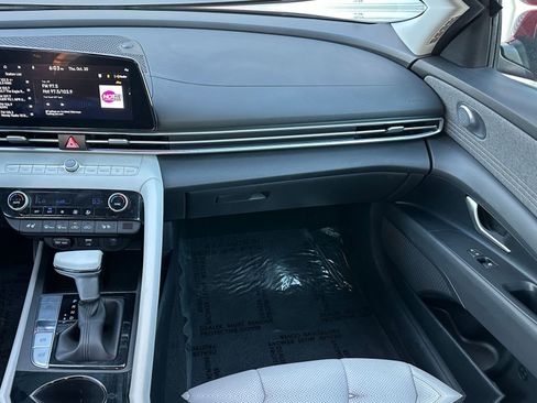 Used 2025 Hyundai Elantra Limited image 35