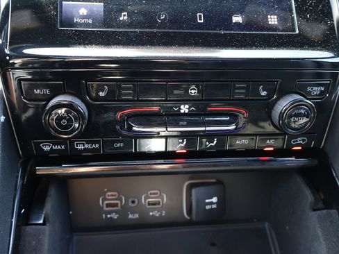 Used 2023 Jeep Grand Cherokee Altitude AWD/4WD image 25
