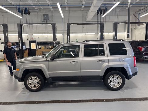 Used 2015 Jeep Patriot Sport w/ Power Value Group AWD/4WD image 8