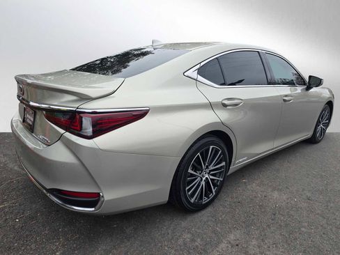 Used 2022 Lexus ES 300h w/ Premium Package image 3