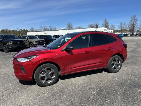 Certified 2023 Ford Escape ST-Line w/ Tech Pack #1 AWD/4WD image 17