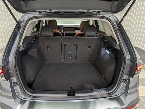 Used 2025 Volkswagen Taos SE image 23