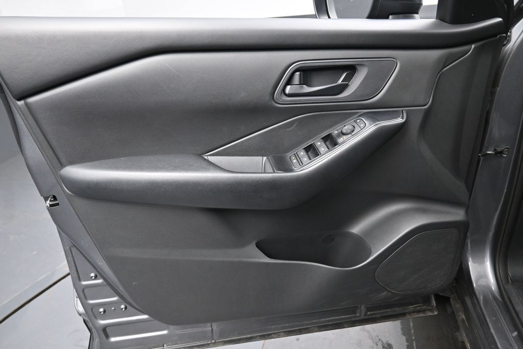 Used 2024 Nissan Rogue S AWD/4WD image 24