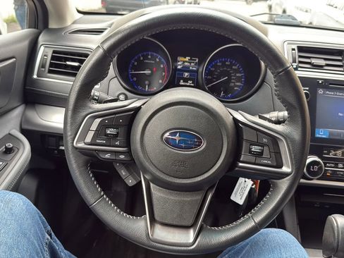 Used 2018 Subaru Outback 2.5i Premium image 10