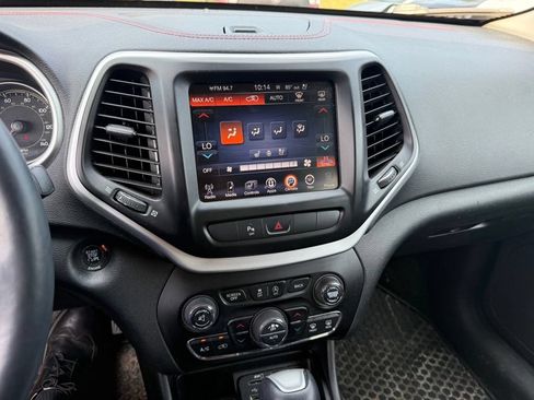 Used 2015 Jeep Cherokee Trailhawk w/ Comfort/Convenience Group AWD/4WD image 10
