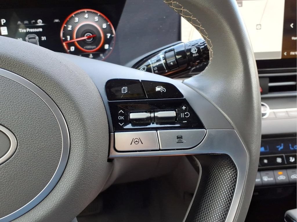 Used 2025 Hyundai Elantra SEL FWD image 13