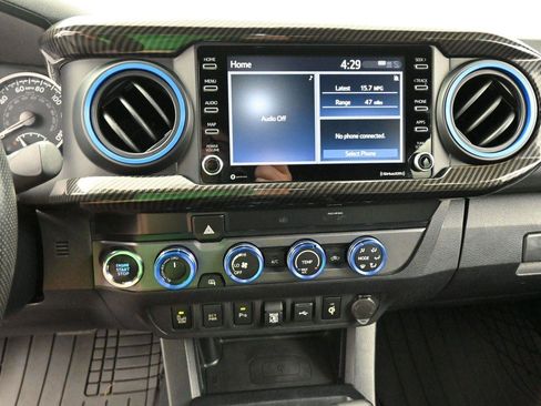 Used 2020 Toyota Tacoma TRD Off-Road w/ Technology Package AWD/4WD image 21