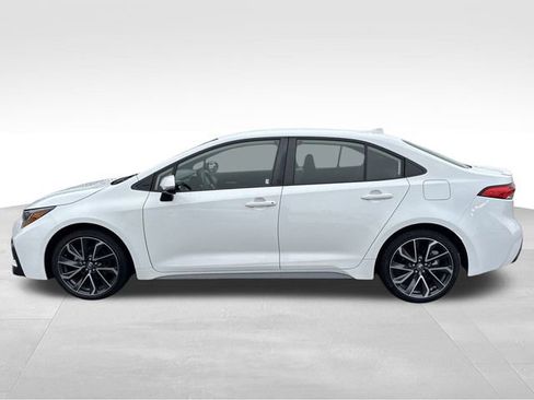 Used 2022 Toyota Corolla SE image 2