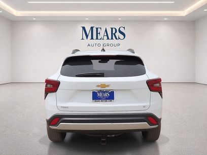 Used 2025 Chevrolet Trax LT w/ Driver Confidence Package
