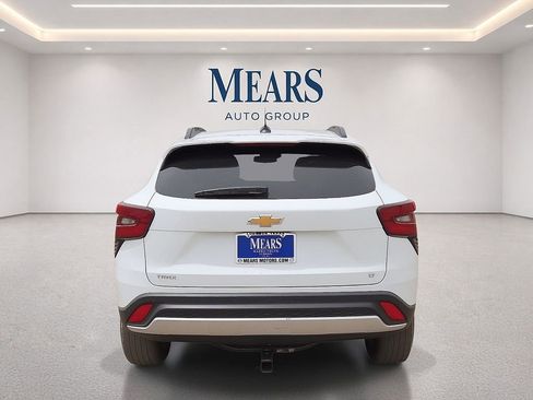 Used 2025 Chevrolet Trax LT w/ Driver Confidence Package FWD image 4