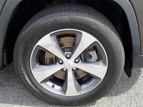 Certified 2019 Jeep Cherokee Limited image 8