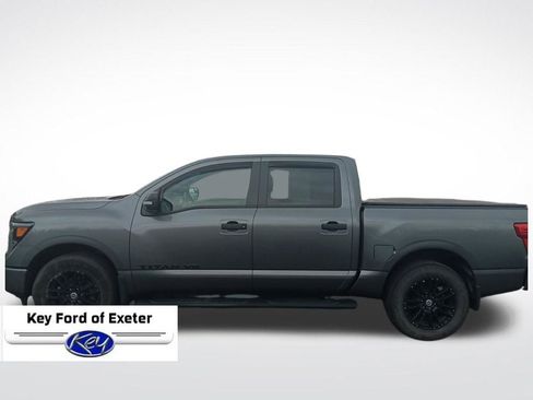 Used 2018 Nissan Titan SV w/ SV Convenience Package image 8