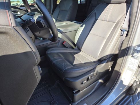 Used 2024 Chevrolet Suburban RST w/ Luxury Package image 27