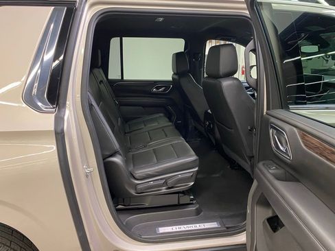 Used 2021 Chevrolet Suburban LT image 14