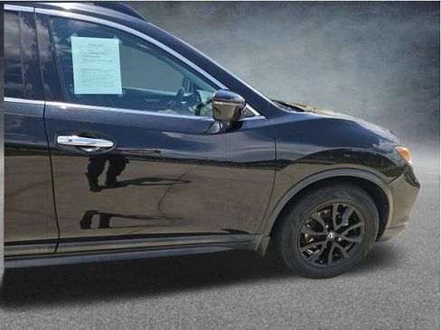 Used 2018 Nissan Rogue SV w/ Premium Package FWD image 15