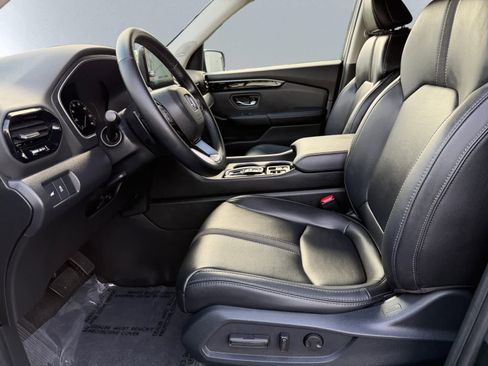 Used 2023 Honda Pilot Touring image 7
