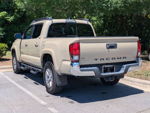 Used 2019 Toyota Tacoma SR5 RWD image 5