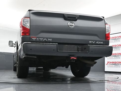 Used 2021 Nissan Titan SV w/ SV Convenience Package AWD/4WD image 22