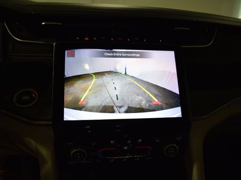 Used 2021 Jeep Grand Cherokee L Overland w/ Luxury Tech Group IV image 22