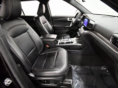 Used 2020 Ford Explorer XLT w/ Equipment Group 202A image 18