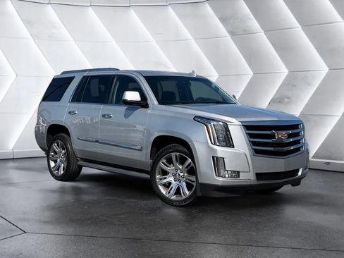 Used 2016 Cadillac Escalade Luxury AWD/4WD image 7