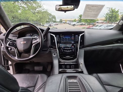 Used 2018 Cadillac Escalade Platinum AWD/4WD image 29